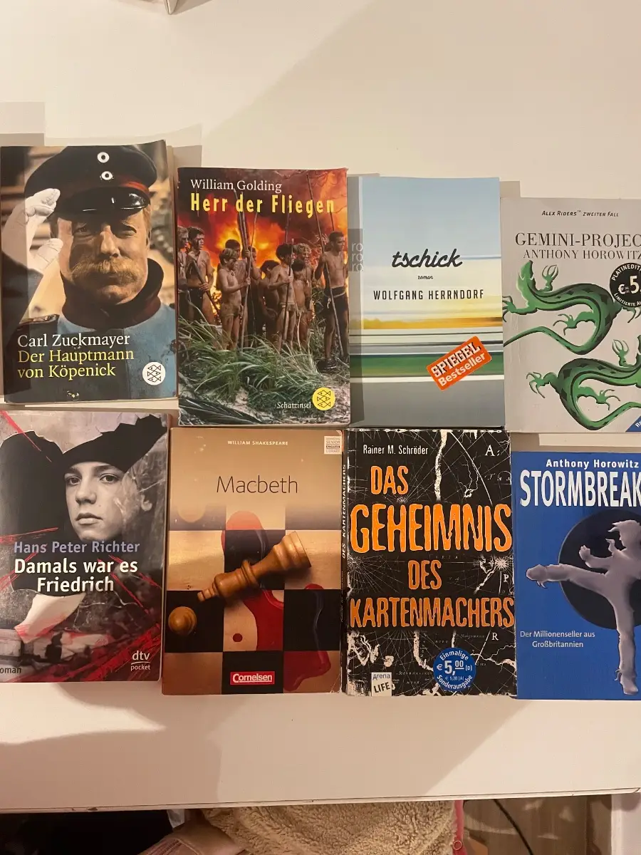 Lote de 25 libros en alemán : Carl Zuckmayer, Der Hauptmann von Köpenick, Die Vermessung der Welt y más