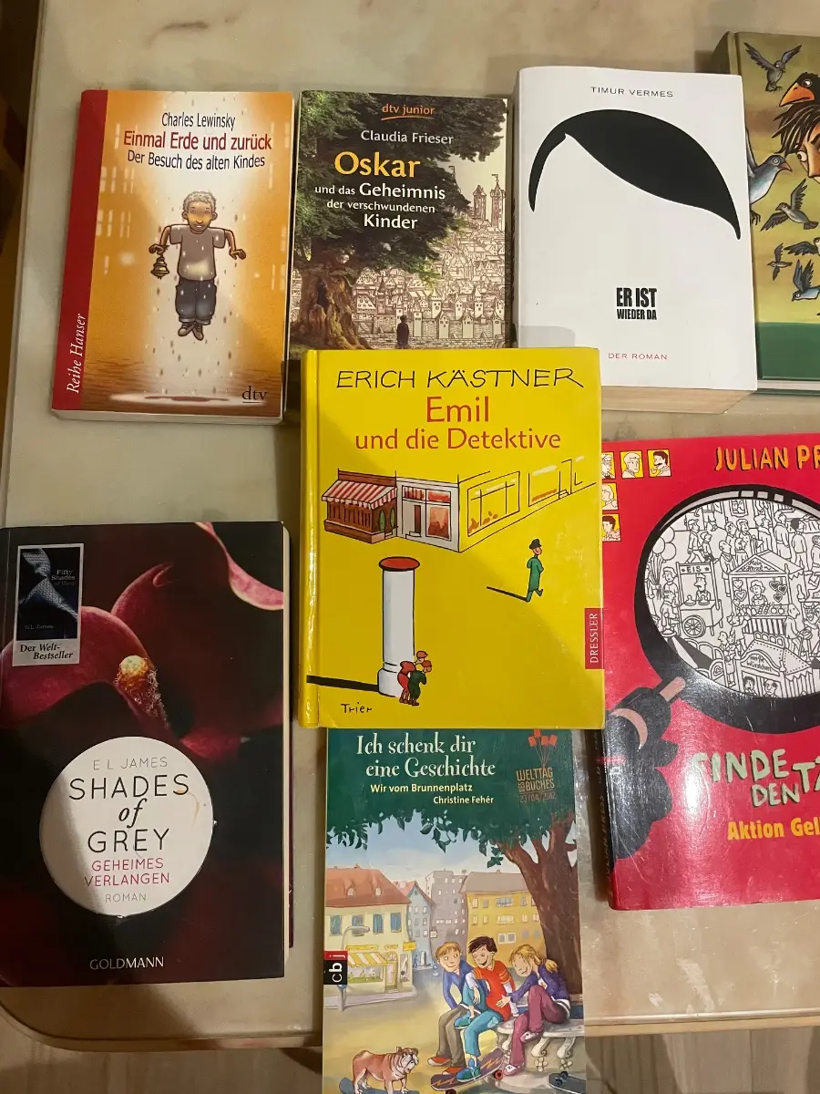 Lote de 25 libros en alemán : Carl Zuckmayer, Der Hauptmann von Köpenick, Die Vermessung der Welt y más