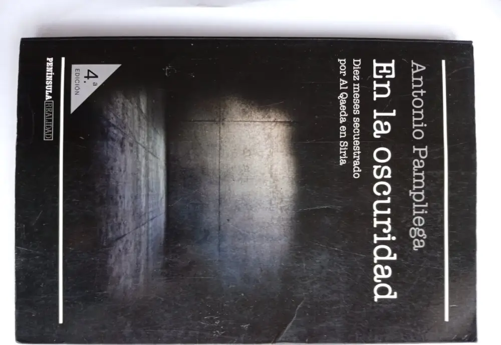 Lote de 3 libros: Las trincheras de la esperanza, En la oscuridad y más