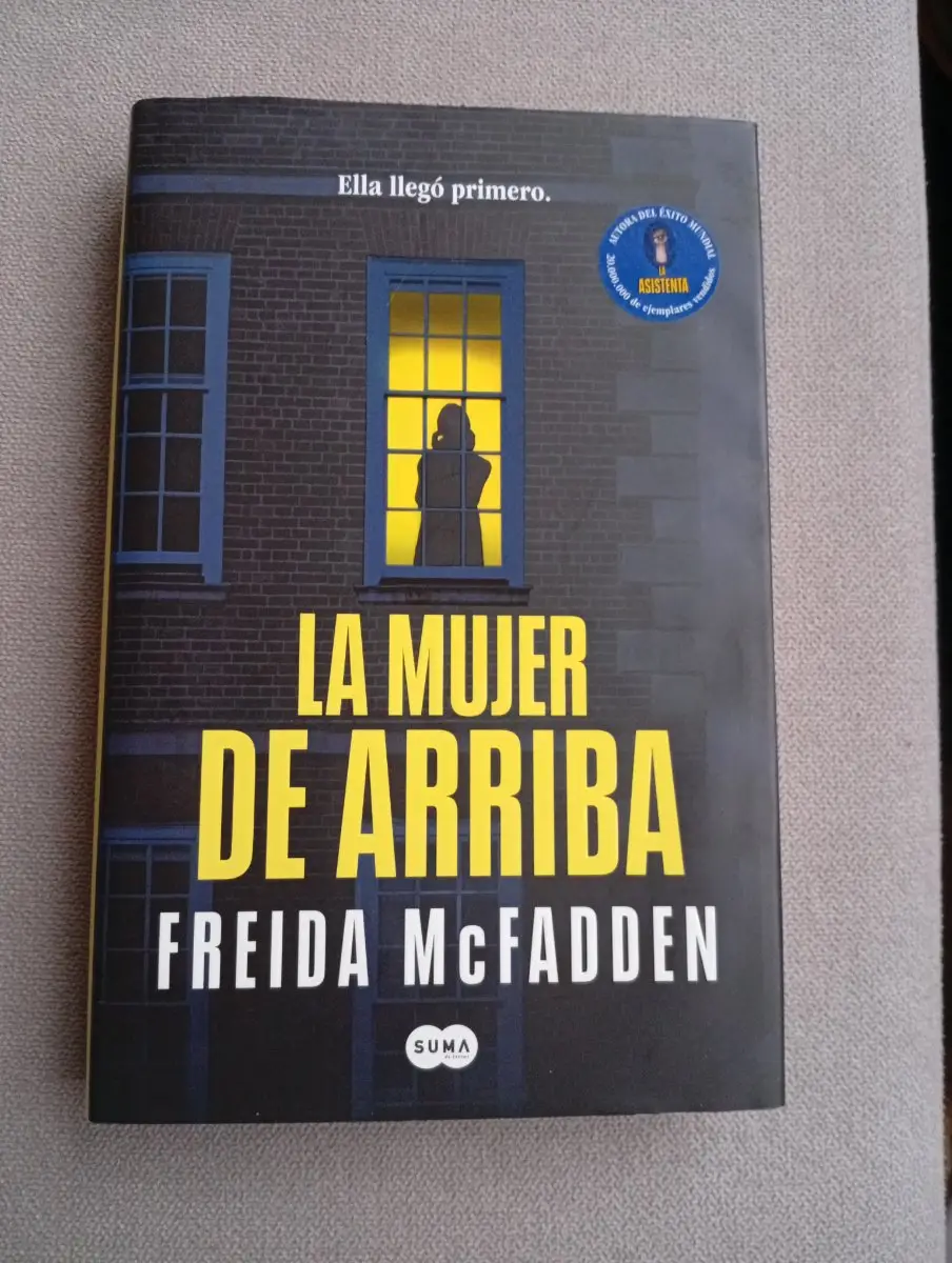 Lote de 2 libros de Freida McFadden
