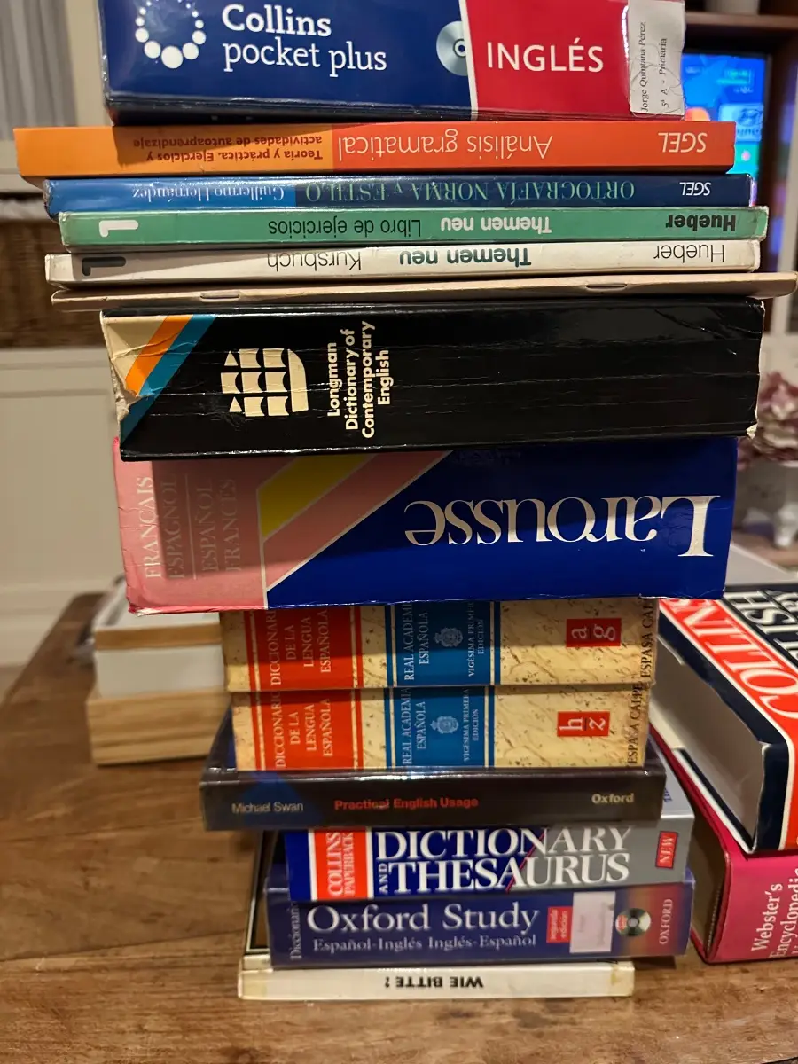 Lote de diccionarios, idiomas y libros de cocina
